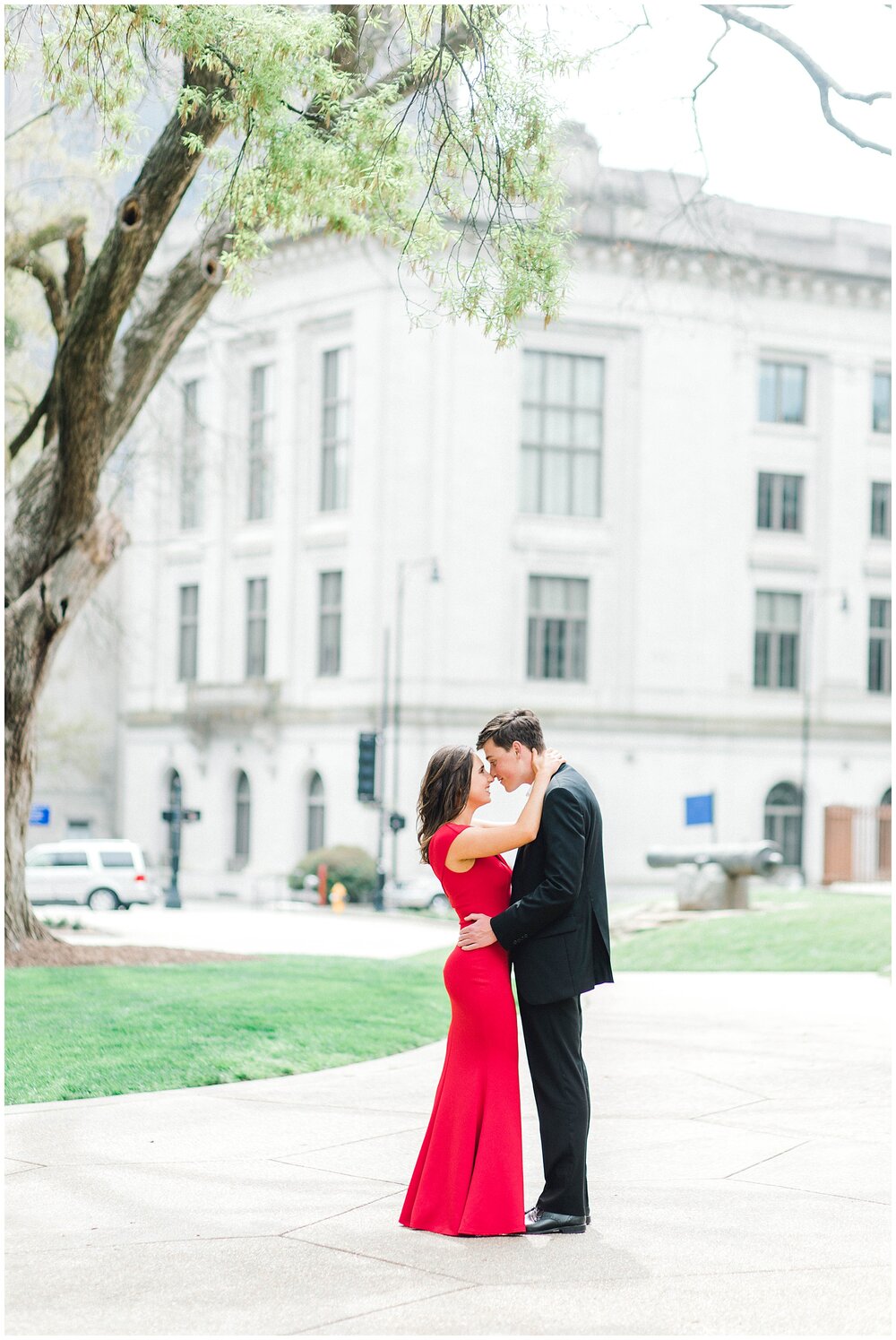 DOWNTOWN-RALEIGH-NORTH-CAROLINA-ENGAGEMENT-SESSION7.jpg